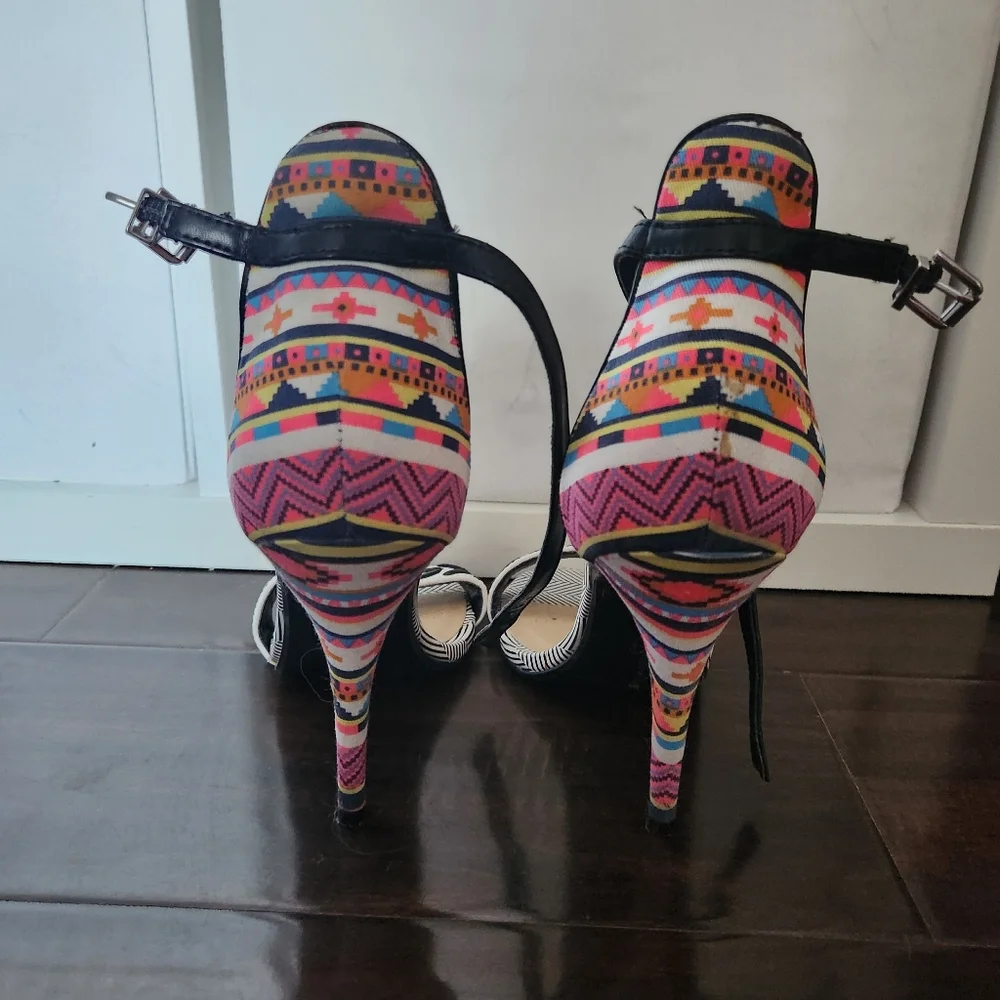 Chinese Laundry Multicolor Aztec Print Heels Size 8 - Picture 2 of 10